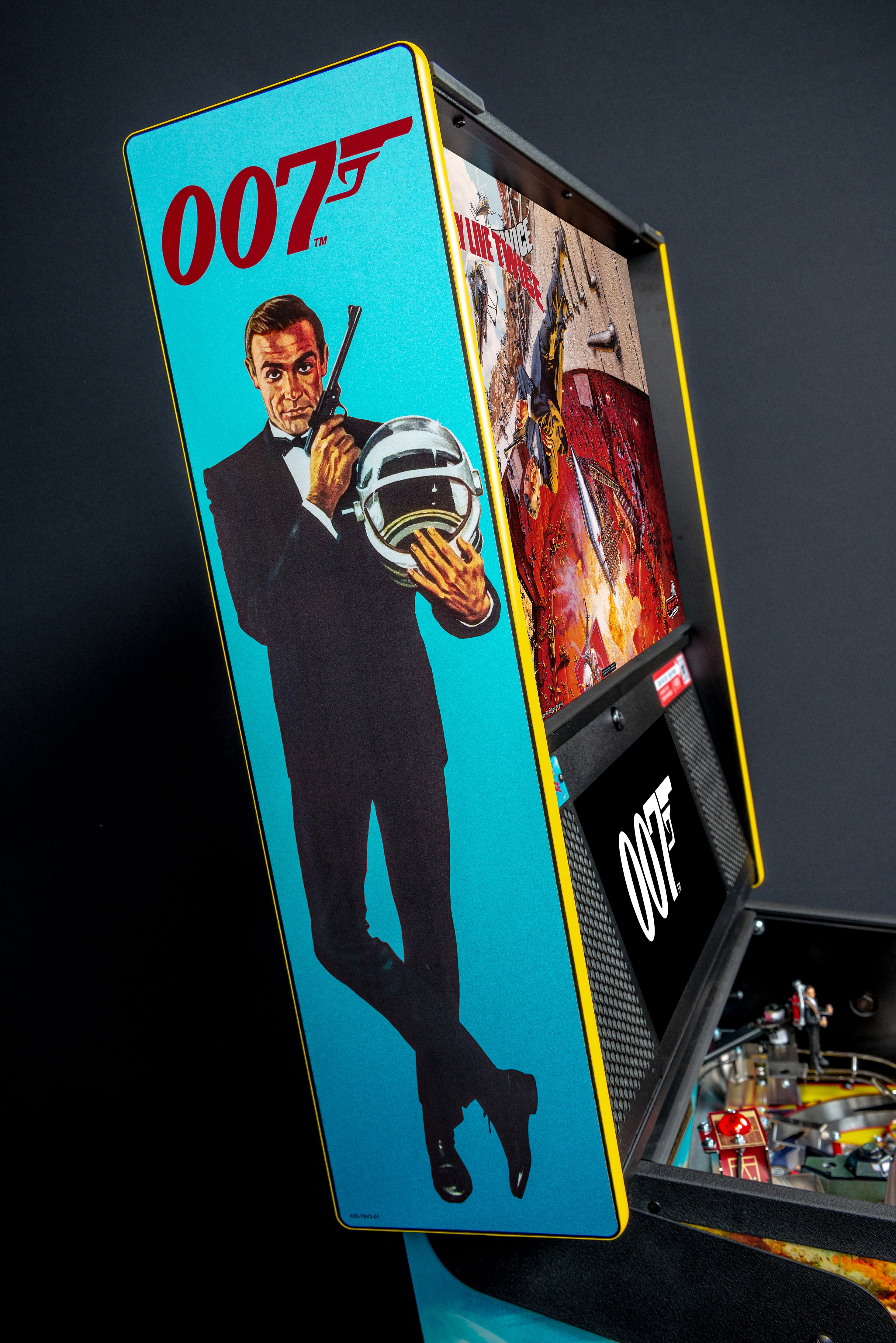 JAMES BOND PINBALL MACHINE